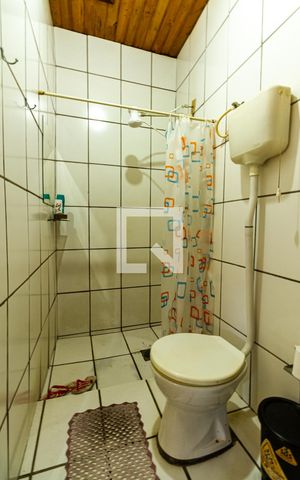Casa à venda com 600m², 5 quartos e 3 vagas Casa à venda com 600m², 5 quartos e 3 vagasBanheiro