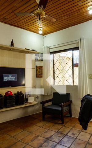 Casa à venda com 600m², 5 quartos e 3 vagas Casa à venda com 600m², 5 quartos e 3 vagasSala