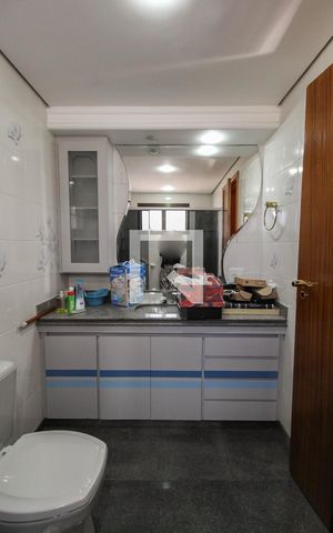 Apartamento à venda com 220m², 4 quartos e 3 vagas Apartamento à venda com 220m², 4 quartos e 3 vagasBanheiro da Suíte 3