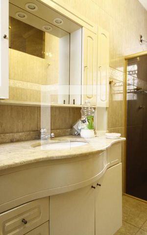 Casa à venda com 258m², 2 quartos e 2 vagasBanheiro