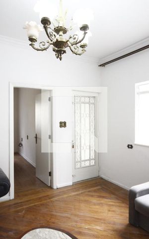 Casa à venda com 258m², 2 quartos e 2 vagasSala