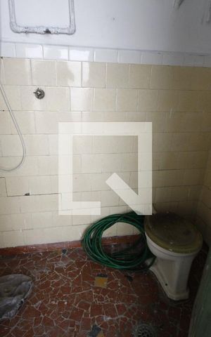 Casa à venda com 258m², 2 quartos e 2 vagasBanheiro de Serviço