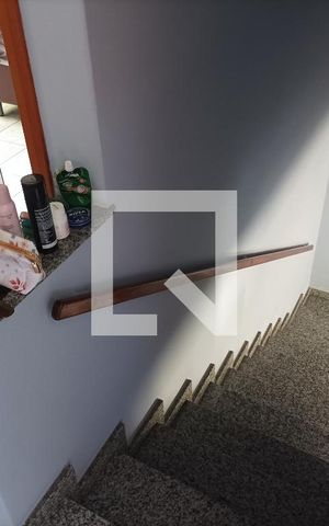Casa à venda com 49m², 2 quartos e sem vaga Casa à venda com 49m², 2 quartos e sem vagaEscada