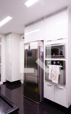 Apartamento à venda com 275m², 4 quartos e 4 vagas Apartamento à venda com 275m², 4 quartos e 4 vagasCozinha