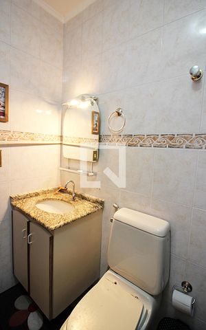Casa à venda com 159m², 3 quartos e 2 vagasBanheiro Social