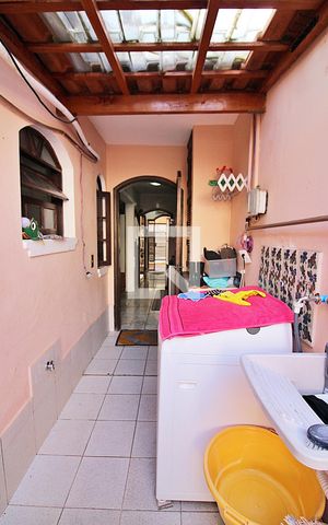 Casa à venda com 159m², 3 quartos e 2 vagasLavanderia