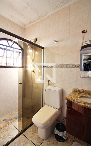 Casa à venda com 159m², 3 quartos e 2 vagasBanheiro do Quarto 1 - Suíte