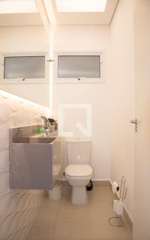 Casa à venda com 232m², 5 quartos e 4 vagas Casa à venda com 232m², 5 quartos e 4 vagasLavabo da Sala