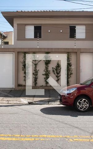 Casa à venda com 232m², 5 quartos e 4 vagas Casa à venda com 232m², 5 quartos e 4 vagasFachada