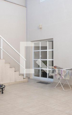 Casa à venda com 232m², 5 quartos e 4 vagas Casa à venda com 232m², 5 quartos e 4 vagasQuintal/Área de Lazer