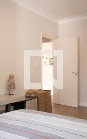 Casa à venda com 232m², 5 quartos e 4 vagas Casa à venda com 232m², 5 quartos e 4 vagasQuarto 2