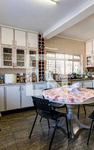 Casa à venda com 545m², 5 quartos e 4 vagas Casa à venda com 545m², 5 quartos e 4 vagas1o. Andar - Cozinha