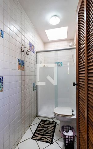 Casa à venda com 545m², 5 quartos e 4 vagas Casa à venda com 545m², 5 quartos e 4 vagas1o. Andar - Banheiro da Churrasqueira