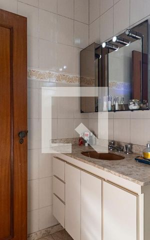 Casa à venda com 545m², 5 quartos e 4 vagas Casa à venda com 545m², 5 quartos e 4 vagas2o. Andar - Banheiro da Suíte 2