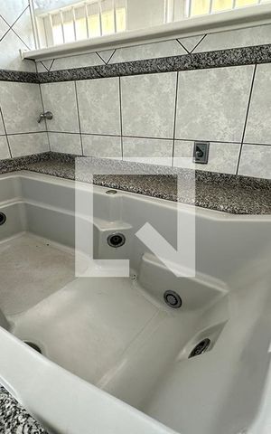 Casa para alugar com 275m², 5 quartos e 4 vagasBanheiro da Suíte