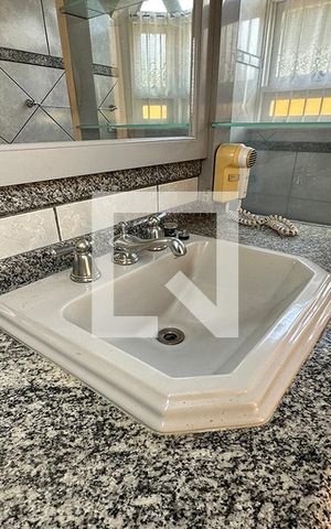 Casa para alugar com 275m², 5 quartos e 4 vagasBanheiro da Suíte