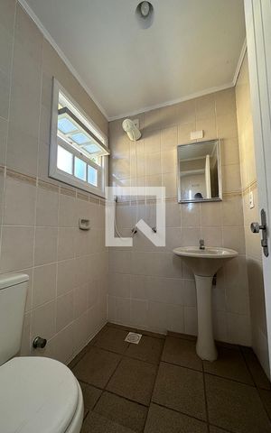Casa para alugar com 275m², 5 quartos e 4 vagasBanheiro Externo