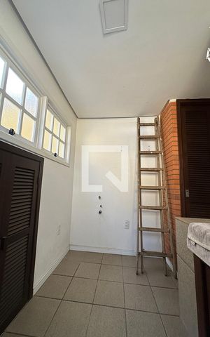 Casa para alugar com 275m², 5 quartos e 4 vagasLavanderia