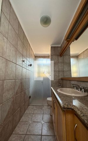 Casa para alugar com 275m², 5 quartos e 4 vagasBanheiro Social