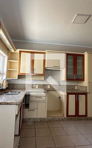 Casa para alugar com 275m², 5 quartos e 4 vagasCozinha