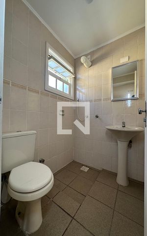 Casa para alugar com 275m², 5 quartos e 4 vagasBanheiro Externo