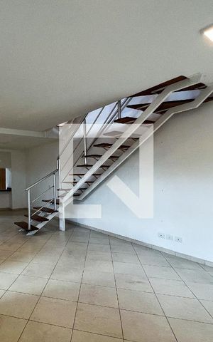 Casa à venda com 250m², 3 quartos e 2 vagas Casa à venda com 250m², 3 quartos e 2 vagasSala