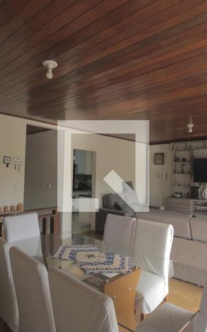 Casa à venda com 300m², 3 quartos e 4 vagasSala