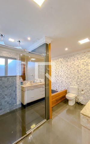 Casa à venda com 288m², 3 quartos e 2 vagasBanheiro da Suíte 1