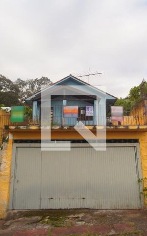 Casa à venda com 150m², 3 quartos e 2 vagas Casa à venda com 150m², 3 quartos e 2 vagasFachada