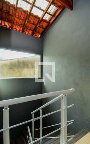 Casa à venda com 263m², 4 quartos e 2 vagasEscada Quartos/Sala