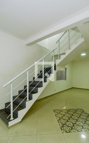 Casa à venda com 263m², 4 quartos e 2 vagasEscada Sala/Quartos