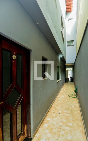 Casa à venda com 263m², 4 quartos e 2 vagasCorredor Lateral 