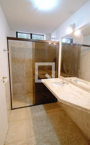 Apartamento à venda com 270m², 3 quartos e 4 vagas Apartamento à venda com 270m², 3 quartos e 4 vagasBanheiro da Suíte 2