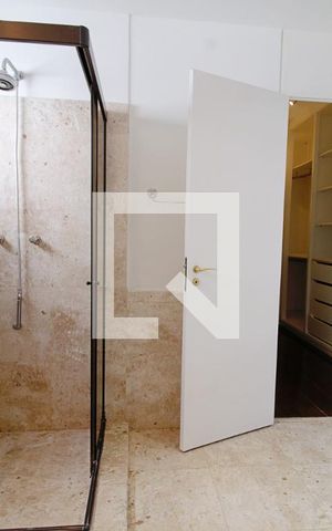 Apartamento à venda com 270m², 3 quartos e 4 vagas Apartamento à venda com 270m², 3 quartos e 4 vagasBanheiro da Suíte 3
