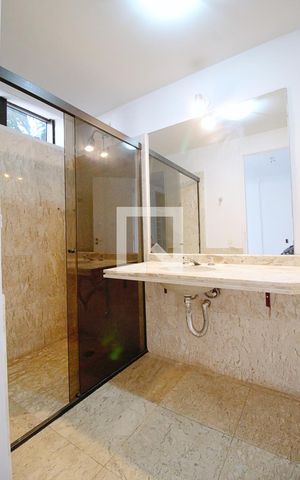 Apartamento à venda com 270m², 3 quartos e 4 vagas Apartamento à venda com 270m², 3 quartos e 4 vagasBanheiro da Suíte 2