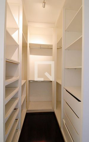Apartamento à venda com 270m², 3 quartos e 4 vagas Apartamento à venda com 270m², 3 quartos e 4 vagasCloset da suíte 3