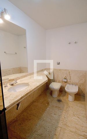 Apartamento à venda com 270m², 3 quartos e 4 vagas Apartamento à venda com 270m², 3 quartos e 4 vagasBanheiro da Suíte 2