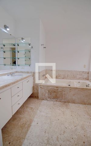 Apartamento à venda com 270m², 3 quartos e 4 vagas Apartamento à venda com 270m², 3 quartos e 4 vagasBanheiro da Suíte 3