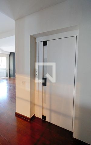 Apartamento à venda com 270m², 3 quartos e 4 vagas Apartamento à venda com 270m², 3 quartos e 4 vagasSala