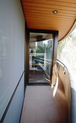 Apartamento à venda com 270m², 3 quartos e 4 vagas Apartamento à venda com 270m², 3 quartos e 4 vagasVaranda da Sala