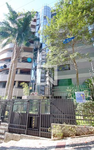 Apartamento à venda com 270m², 3 quartos e 4 vagas Apartamento à venda com 270m², 3 quartos e 4 vagasFachada e portaria