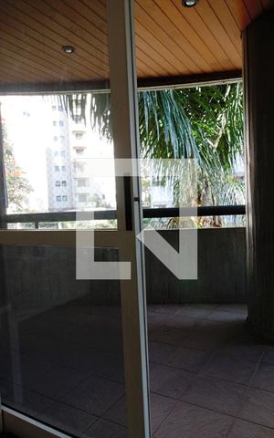 Apartamento à venda com 270m², 3 quartos e 4 vagas Apartamento à venda com 270m², 3 quartos e 4 vagasVaranda da Sala