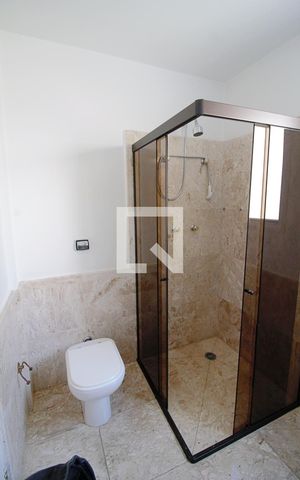 Apartamento à venda com 270m², 3 quartos e 4 vagas Apartamento à venda com 270m², 3 quartos e 4 vagasBanheiro da Suíte 1
