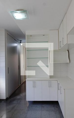 Apartamento à venda com 270m², 3 quartos e 4 vagas Apartamento à venda com 270m², 3 quartos e 4 vagasCozinha