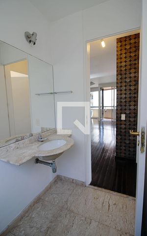 Apartamento à venda com 270m², 3 quartos e 4 vagas Apartamento à venda com 270m², 3 quartos e 4 vagasLavabo