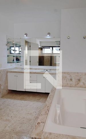 Apartamento à venda com 270m², 3 quartos e 4 vagas Apartamento à venda com 270m², 3 quartos e 4 vagasBanheiro da Suíte 3
