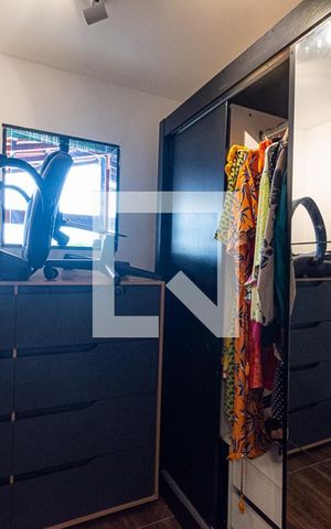 Casa de condomínio à venda com 150m², 4 quartos e 6 vagas Casa de condomínio à venda com 150m², 4 quartos e 6 vagasCloset da suíte 1