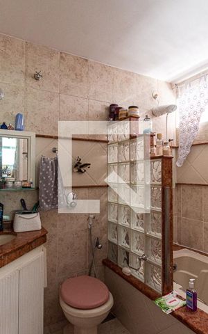 Casa de condomínio à venda com 150m², 4 quartos e 6 vagas Casa de condomínio à venda com 150m², 4 quartos e 6 vagasBanheiro da Suíte 2