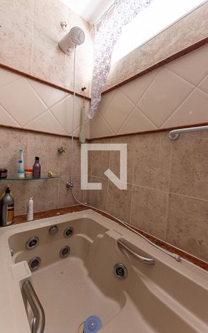 Casa de condomínio à venda com 150m², 4 quartos e 6 vagas Casa de condomínio à venda com 150m², 4 quartos e 6 vagasBanheiro da Suíte 2