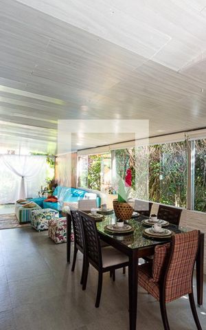Casa de condomínio à venda com 150m², 4 quartos e 6 vagas Casa de condomínio à venda com 150m², 4 quartos e 6 vagasÁrea externa